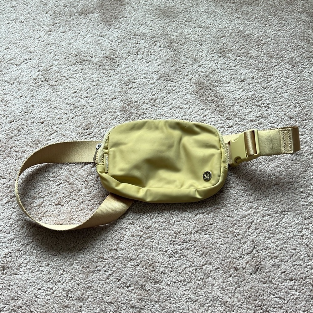 Lululemon Gold/Sand Everywhere Bag